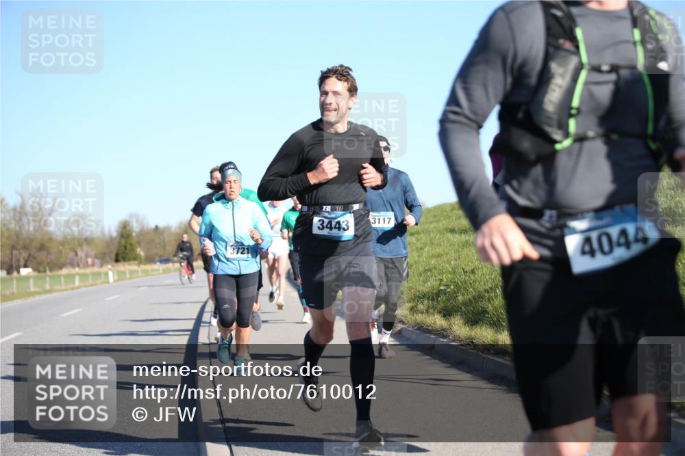 06.04.2025 - 44. Internationalen Wilhelmsburger Insellauf Jannik Wohlers http://msf.ph/oto/7610012 06.04.2025 09:24:27 Laufen 3721, 23, 30, 3443, 3117, 4044 meine-sportfotos.de