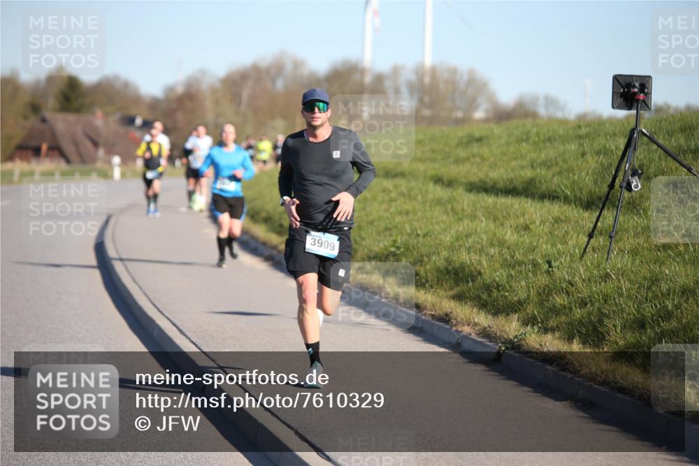 06.04.2025 - 44. Internationalen Wilhelmsburger Insellauf Jannik Wohlers http://msf.ph/oto/7610329 06.04.2025 09:25:43 Laufen 3909 meine-sportfotos.de
