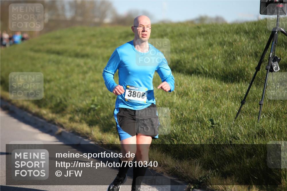 06.04.2025 - 44. Internationalen Wilhelmsburger Insellauf Jannik Wohlers http://msf.ph/oto/7610340 06.04.2025 09:25:48 Laufen 3808 meine-sportfotos.de