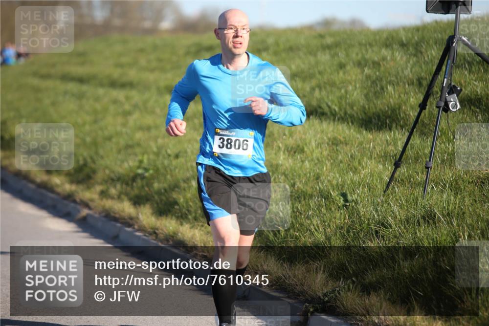 06.04.2025 - 44. Internationalen Wilhelmsburger Insellauf Jannik Wohlers http://msf.ph/oto/7610345 06.04.2025 09:25:48 Laufen 3806 meine-sportfotos.de