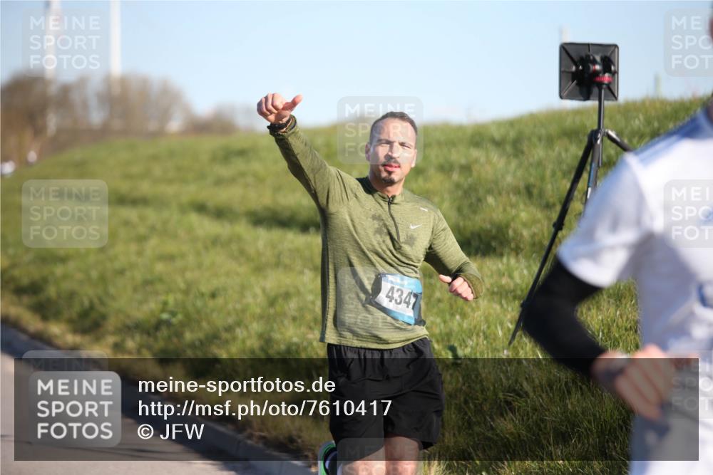 06.04.2025 - 44. Internationalen Wilhelmsburger Insellauf Jannik Wohlers http://msf.ph/oto/7610417 06.04.2025 09:25:56 Laufen 4347 meine-sportfotos.de