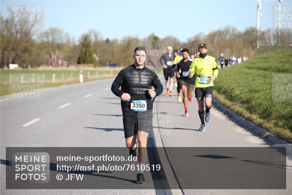 06.04.2025 - 44. Internationalen Wilhelmsburger Insellauf Jannik Wohlers http://msf.ph/oto/7610519 06.04.2025 09:26:06 Laufen 3350, 4223 meine-sportfotos.de