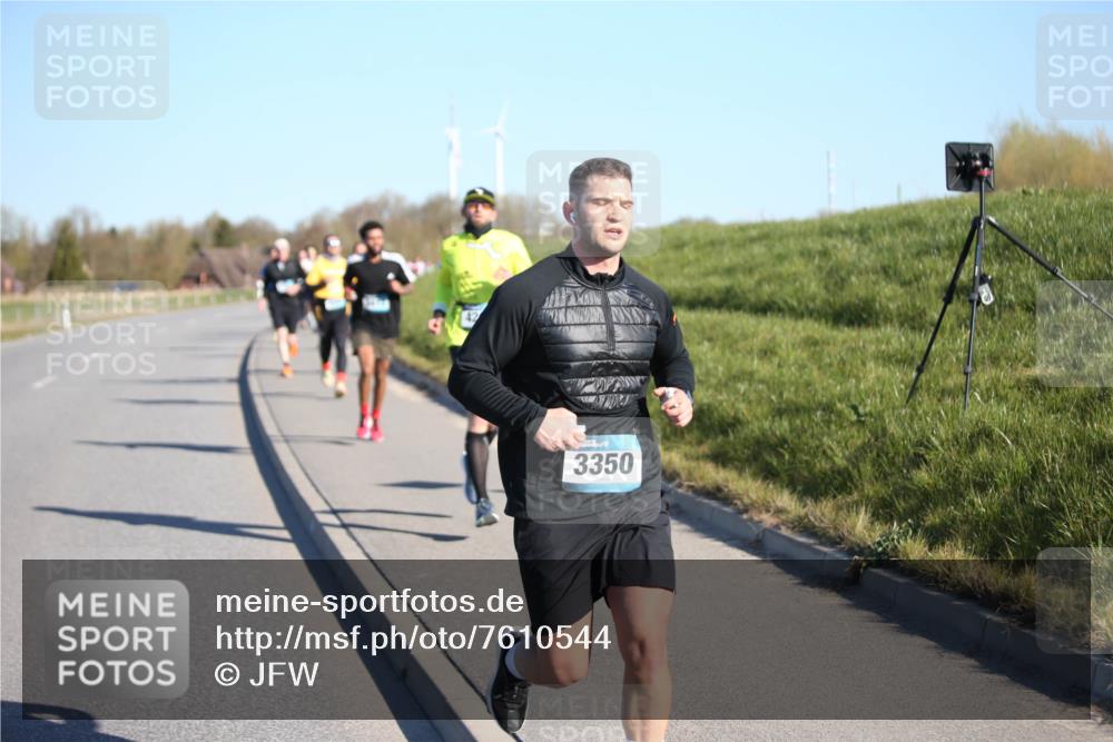 06.04.2025 - 44. Internationalen Wilhelmsburger Insellauf Jannik Wohlers http://msf.ph/oto/7610544 06.04.2025 09:26:09 Laufen 3350 meine-sportfotos.de