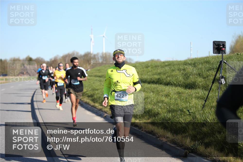 06.04.2025 - 44. Internationalen Wilhelmsburger Insellauf Jannik Wohlers http://msf.ph/oto/7610554 06.04.2025 09:26:09 Laufen 4584, 3413, 4223 meine-sportfotos.de