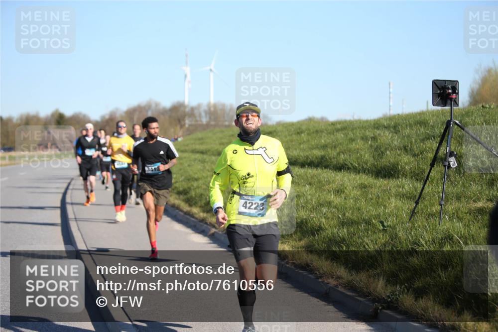 06.04.2025 - 44. Internationalen Wilhelmsburger Insellauf Jannik Wohlers http://msf.ph/oto/7610556 06.04.2025 09:26:10 Laufen 3413, 4223 meine-sportfotos.de