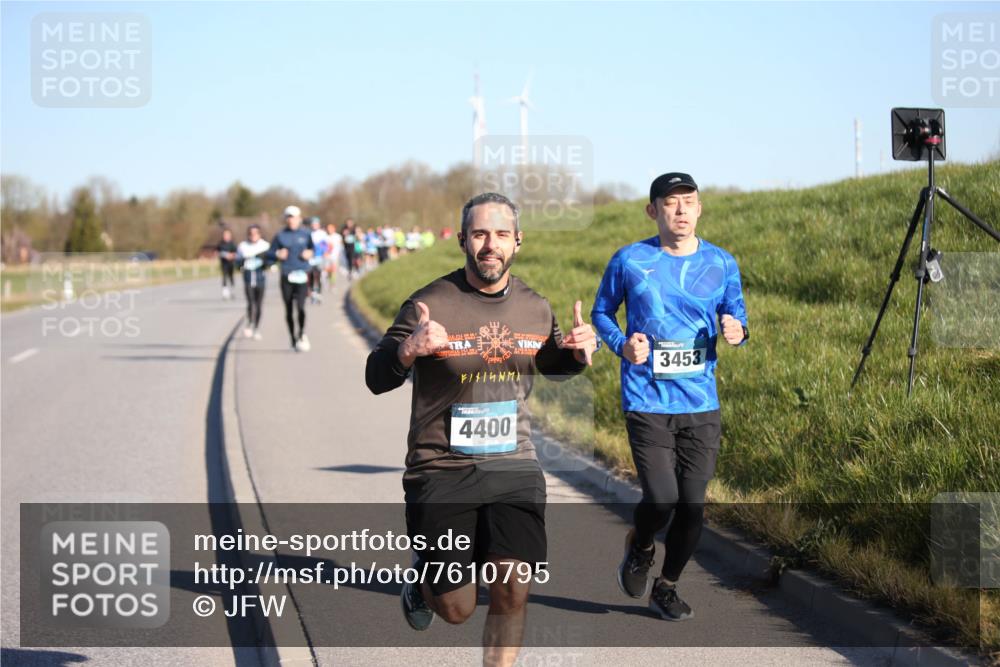06.04.2025 - 44. Internationalen Wilhelmsburger Insellauf Jannik Wohlers http://msf.ph/oto/7610795 06.04.2025 09:26:26 Laufen 3453, 4400 meine-sportfotos.de