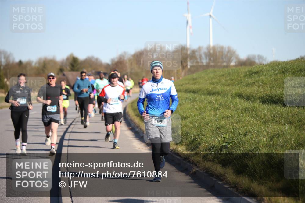 06.04.2025 - 44. Internationalen Wilhelmsburger Insellauf Jannik Wohlers http://msf.ph/oto/7610884 06.04.2025 09:26:36 Laufen 3284, 4449, 4283, 3095 meine-sportfotos.de