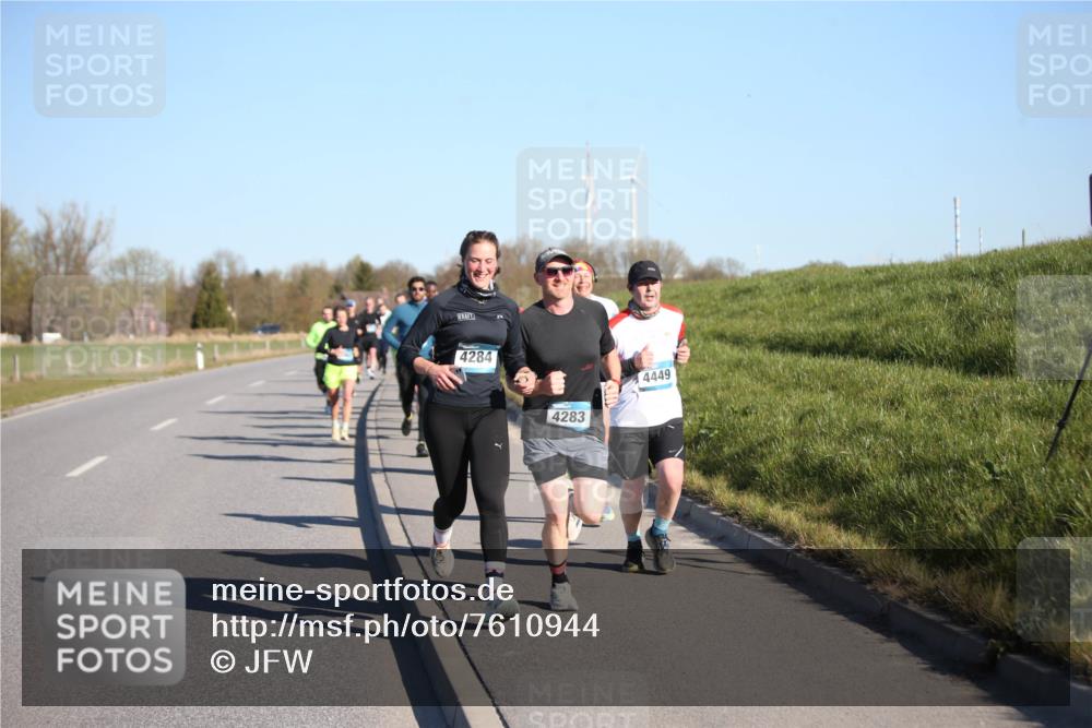 06.04.2025 - 44. Internationalen Wilhelmsburger Insellauf Jannik Wohlers http://msf.ph/oto/7610944 06.04.2025 09:26:40 Laufen 4284, 4283, 4449 meine-sportfotos.de