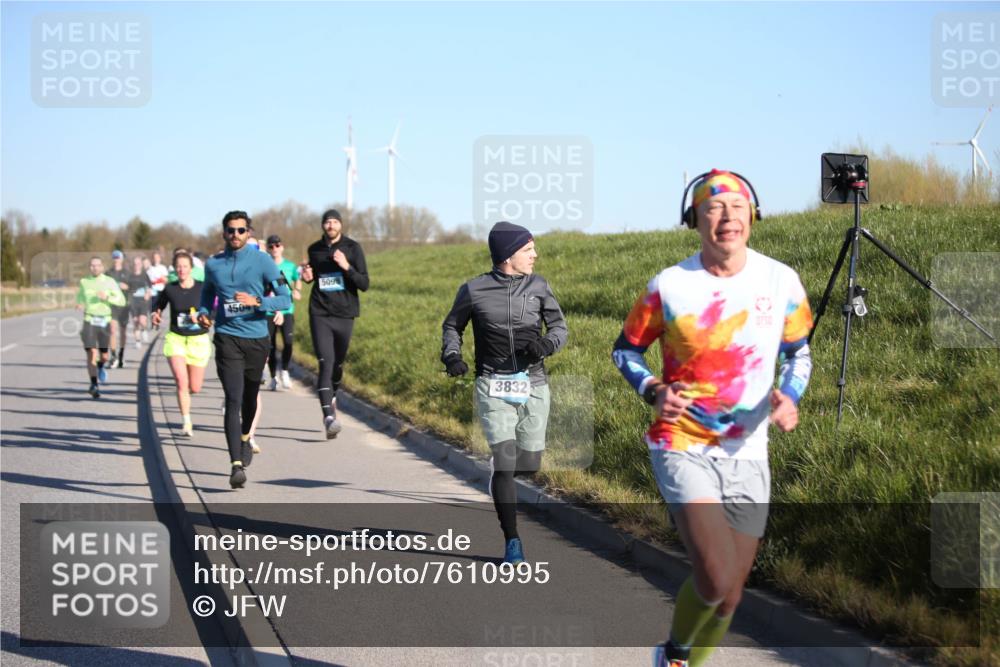 06.04.2025 - 44. Internationalen Wilhelmsburger Insellauf Jannik Wohlers http://msf.ph/oto/7610995 06.04.2025 09:26:42 Laufen 450, 5098, 3832 meine-sportfotos.de