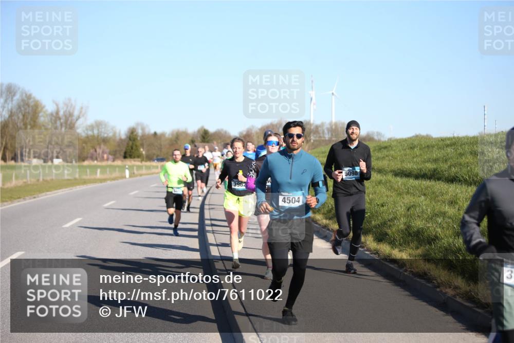 06.04.2025 - 44. Internationalen Wilhelmsburger Insellauf Jannik Wohlers http://msf.ph/oto/7611022 06.04.2025 09:26:43 Laufen 3962, 4504, 5098, 3 meine-sportfotos.de