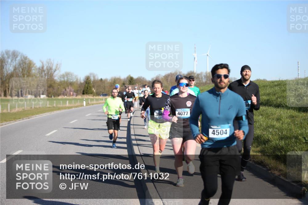 06.04.2025 - 44. Internationalen Wilhelmsburger Insellauf Jannik Wohlers http://msf.ph/oto/7611032 06.04.2025 09:26:44 Laufen 396, 4077, 3447, 4504, 98 meine-sportfotos.de