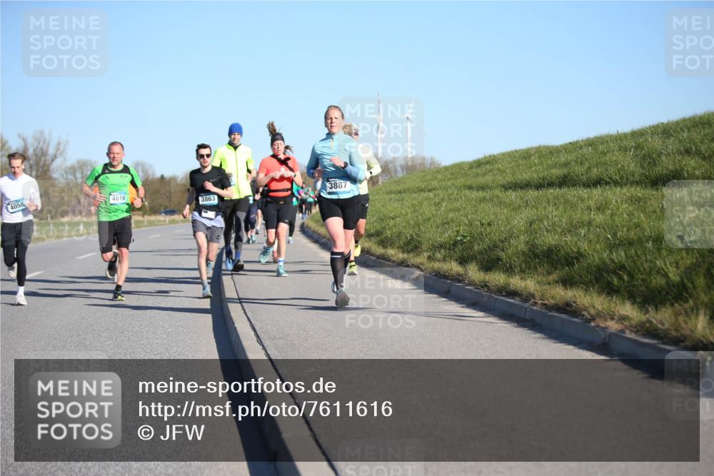 06.04.2025 - 44. Internationalen Wilhelmsburger Insellauf Jannik Wohlers http://msf.ph/oto/7611616 06.04.2025 09:27:35 Laufen 4058, 4616, 3863, 3887 meine-sportfotos.de