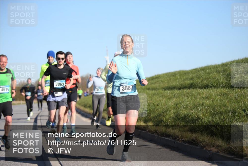 06.04.2025 - 44. Internationalen Wilhelmsburger Insellauf Jannik Wohlers http://msf.ph/oto/7611625 06.04.2025 09:27:36 Laufen 143, 4616, 3863, 4120, 3887 meine-sportfotos.de