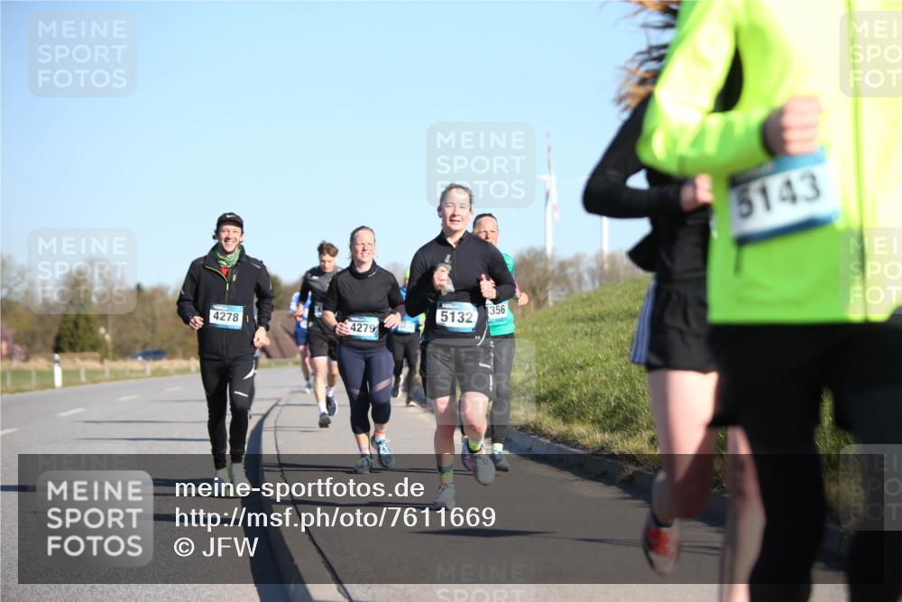06.04.2025 - 44. Internationalen Wilhelmsburger Insellauf Jannik Wohlers http://msf.ph/oto/7611669 06.04.2025 09:27:39 Laufen 4278, 4279, 5132, 356, 5143 meine-sportfotos.de