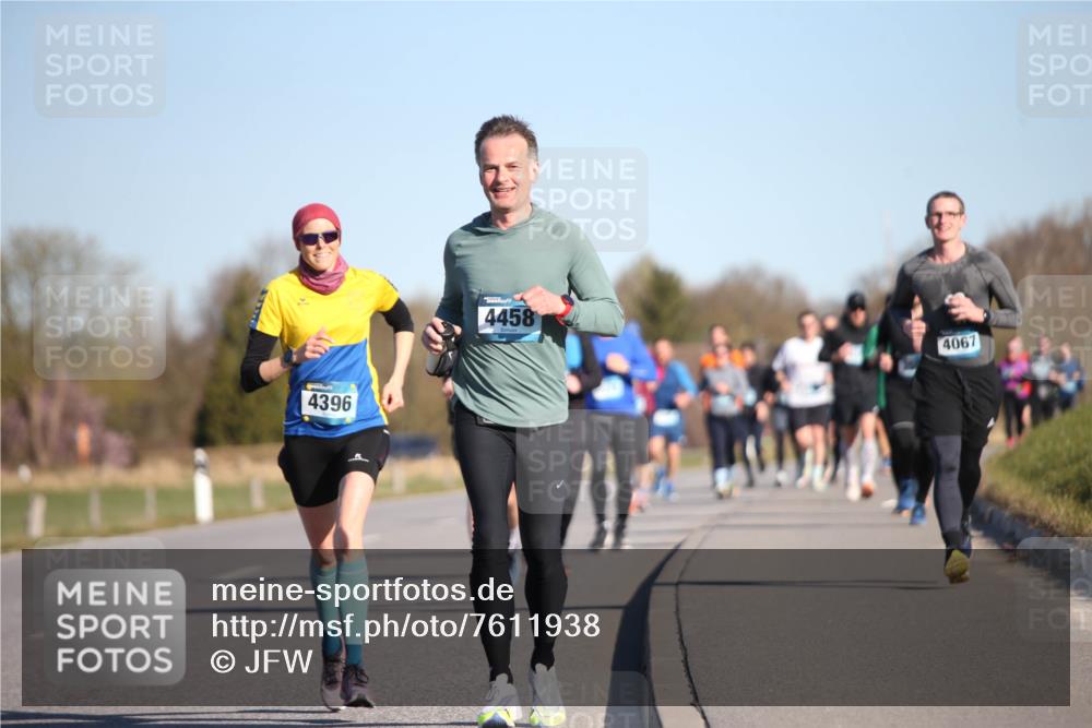 06.04.2025 - 44. Internationalen Wilhelmsburger Insellauf Jannik Wohlers http://msf.ph/oto/7611938 06.04.2025 09:28:00 Laufen 4396, 4458, 4067 meine-sportfotos.de