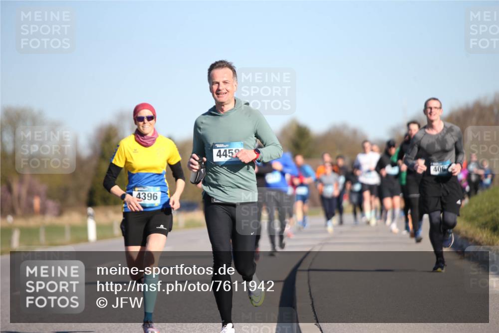 06.04.2025 - 44. Internationalen Wilhelmsburger Insellauf Jannik Wohlers http://msf.ph/oto/7611942 06.04.2025 09:28:00 Laufen 4396, 4452, 406 meine-sportfotos.de