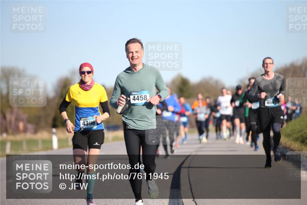 06.04.2025 - 44. Internationalen Wilhelmsburger Insellauf Jannik Wohlers http://msf.ph/oto/7611945 06.04.2025 09:28:00 Laufen 4396, 4458, 4067 meine-sportfotos.de