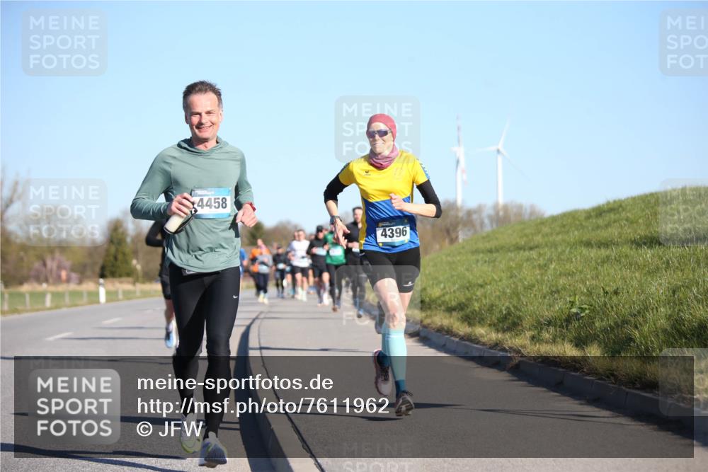 06.04.2025 - 44. Internationalen Wilhelmsburger Insellauf Jannik Wohlers http://msf.ph/oto/7611962 06.04.2025 09:28:02 Laufen 4458, 4396 meine-sportfotos.de