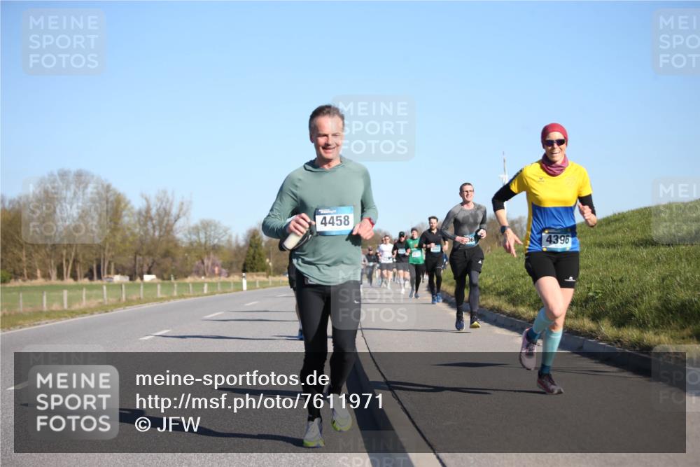 06.04.2025 - 44. Internationalen Wilhelmsburger Insellauf Jannik Wohlers http://msf.ph/oto/7611971 06.04.2025 09:28:03 Laufen 4458, 06, 4396 meine-sportfotos.de
