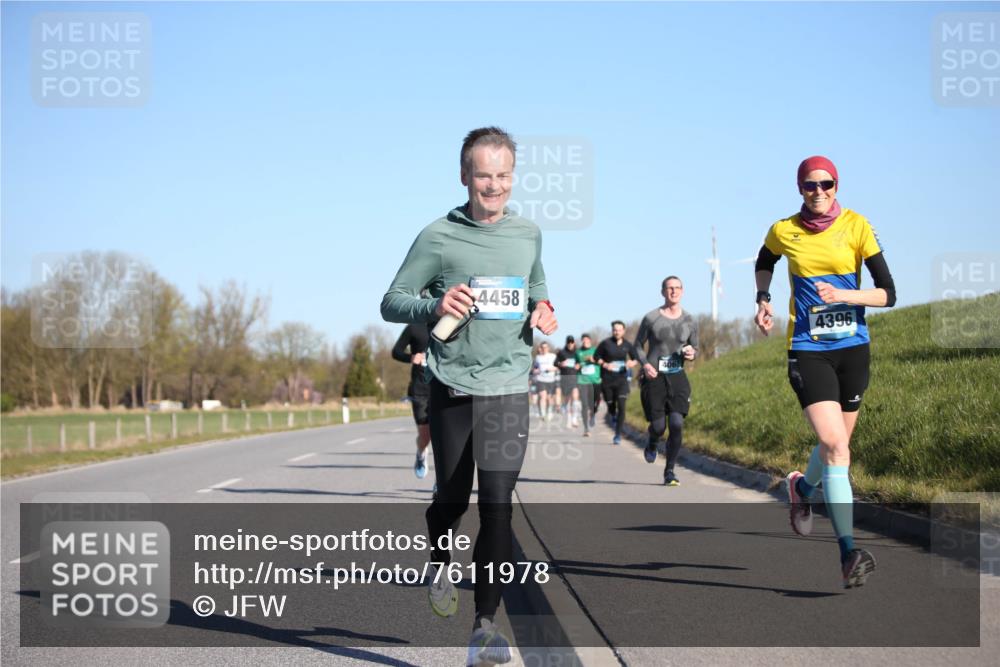 06.04.2025 - 44. Internationalen Wilhelmsburger Insellauf Jannik Wohlers http://msf.ph/oto/7611978 06.04.2025 09:28:03 Laufen 4458, 4067, 4396 meine-sportfotos.de