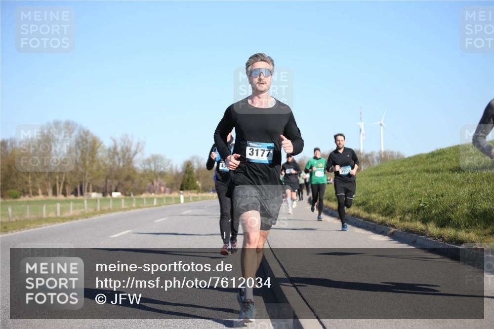 06.04.2025 - 44. Internationalen Wilhelmsburger Insellauf Jannik Wohlers http://msf.ph/oto/7612034 06.04.2025 09:28:06 Laufen 3177, 3503 meine-sportfotos.de