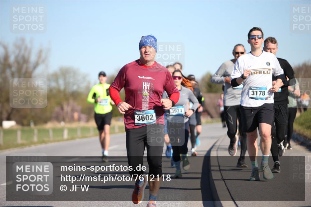 06.04.2025 - 44. Internationalen Wilhelmsburger Insellauf Jannik Wohlers http://msf.ph/oto/7612118 06.04.2025 09:28:12 Laufen 3602, 3974, 3178 meine-sportfotos.de