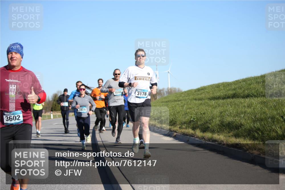 06.04.2025 - 44. Internationalen Wilhelmsburger Insellauf Jannik Wohlers http://msf.ph/oto/7612147 06.04.2025 09:28:15 Laufen 3602, 3974, 4592, 3178 meine-sportfotos.de