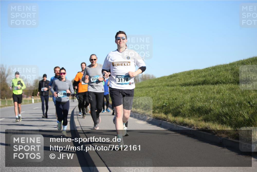 06.04.2025 - 44. Internationalen Wilhelmsburger Insellauf Jannik Wohlers http://msf.ph/oto/7612161 06.04.2025 09:28:15 Laufen 397, 4592, 3178 meine-sportfotos.de