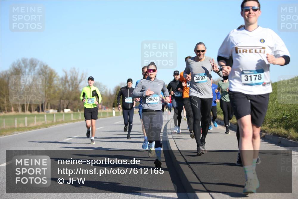 06.04.2025 - 44. Internationalen Wilhelmsburger Insellauf Jannik Wohlers http://msf.ph/oto/7612165 06.04.2025 09:28:15 Laufen 3617, 4128, 3206, 3974, 4592, 3178 meine-sportfotos.de