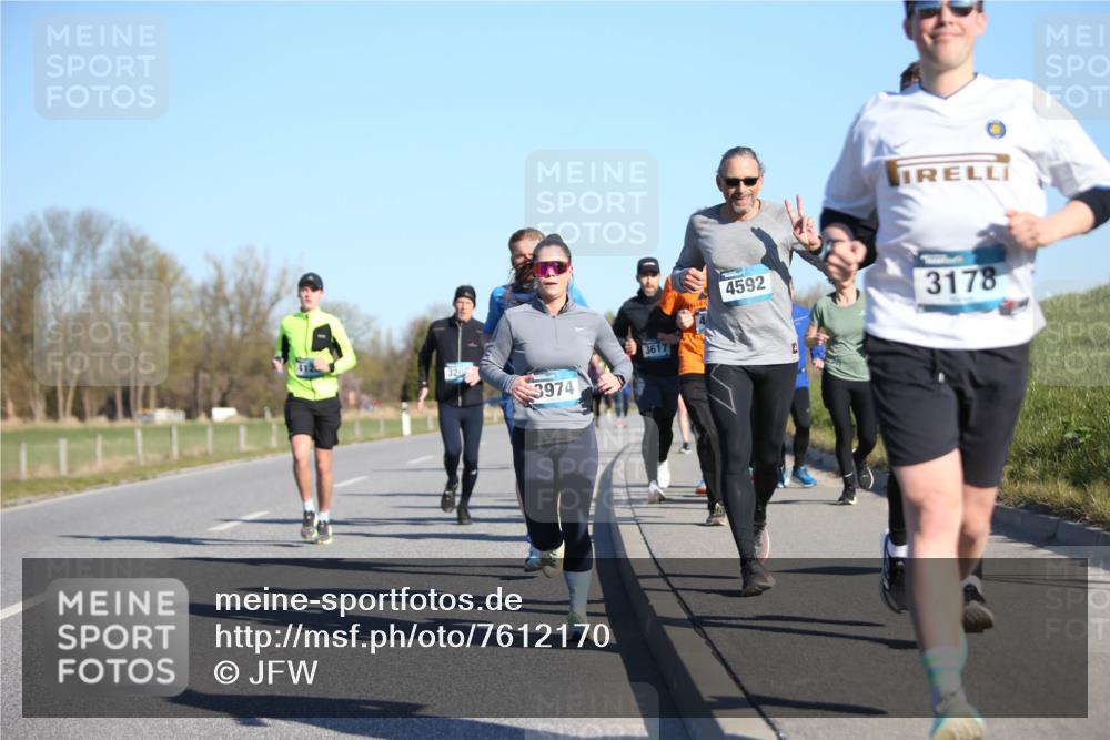 06.04.2025 - 44. Internationalen Wilhelmsburger Insellauf Jannik Wohlers http://msf.ph/oto/7612170 06.04.2025 09:28:15 Laufen 3206, 3974, 3617, 4592, 3178 meine-sportfotos.de