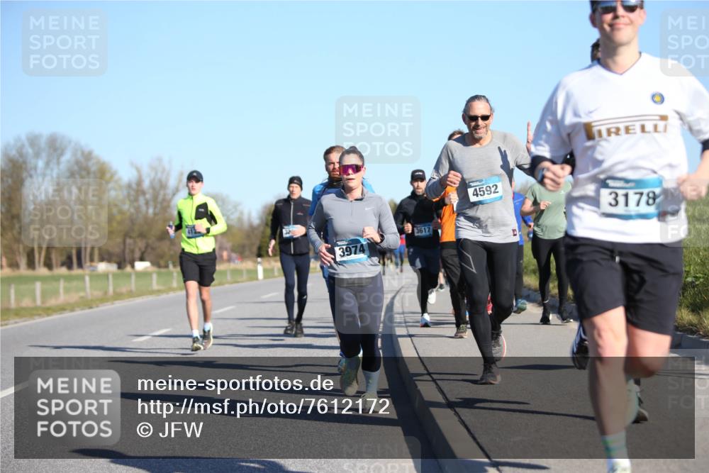 06.04.2025 - 44. Internationalen Wilhelmsburger Insellauf Jannik Wohlers http://msf.ph/oto/7612172 06.04.2025 09:28:16 Laufen 3974, 3617, 4592, 3178 meine-sportfotos.de