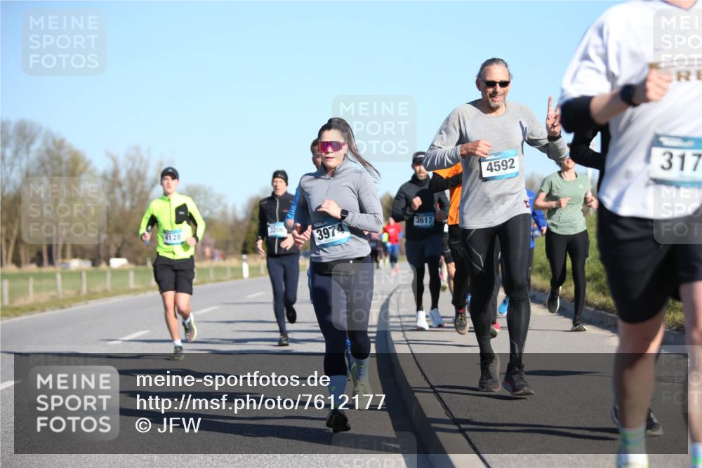 06.04.2025 - 44. Internationalen Wilhelmsburger Insellauf Jannik Wohlers http://msf.ph/oto/7612177 06.04.2025 09:28:16 Laufen 4128, 3206, 3974, 3617, 4592, 317 meine-sportfotos.de
