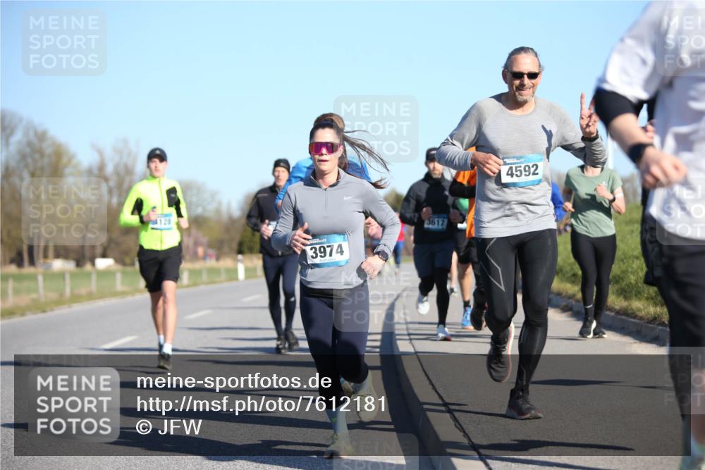 06.04.2025 - 44. Internationalen Wilhelmsburger Insellauf Jannik Wohlers http://msf.ph/oto/7612181 06.04.2025 09:28:16 Laufen 4128, 3974, 3617, 4592 meine-sportfotos.de