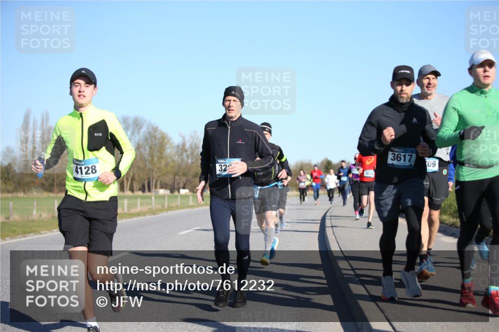 06.04.2025 - 44. Internationalen Wilhelmsburger Insellauf Jannik Wohlers http://msf.ph/oto/7612232 06.04.2025 09:28:19 Laufen 4128, 32, 3650, 3617, 09 meine-sportfotos.de