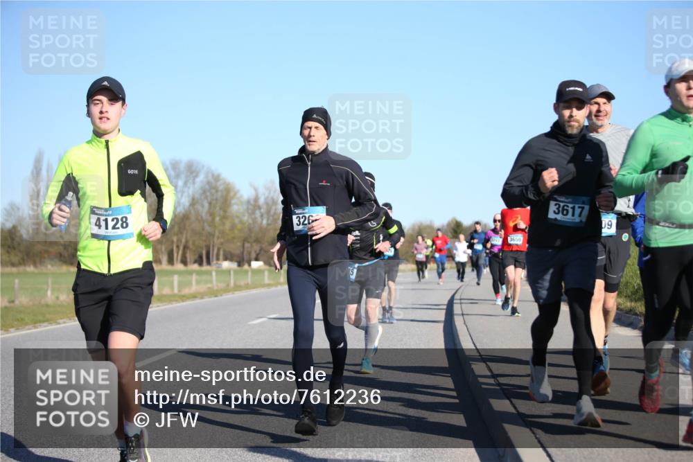 06.04.2025 - 44. Internationalen Wilhelmsburger Insellauf Jannik Wohlers http://msf.ph/oto/7612236 06.04.2025 09:28:19 Laufen 4128, 326, 3650, 3617, 09 meine-sportfotos.de