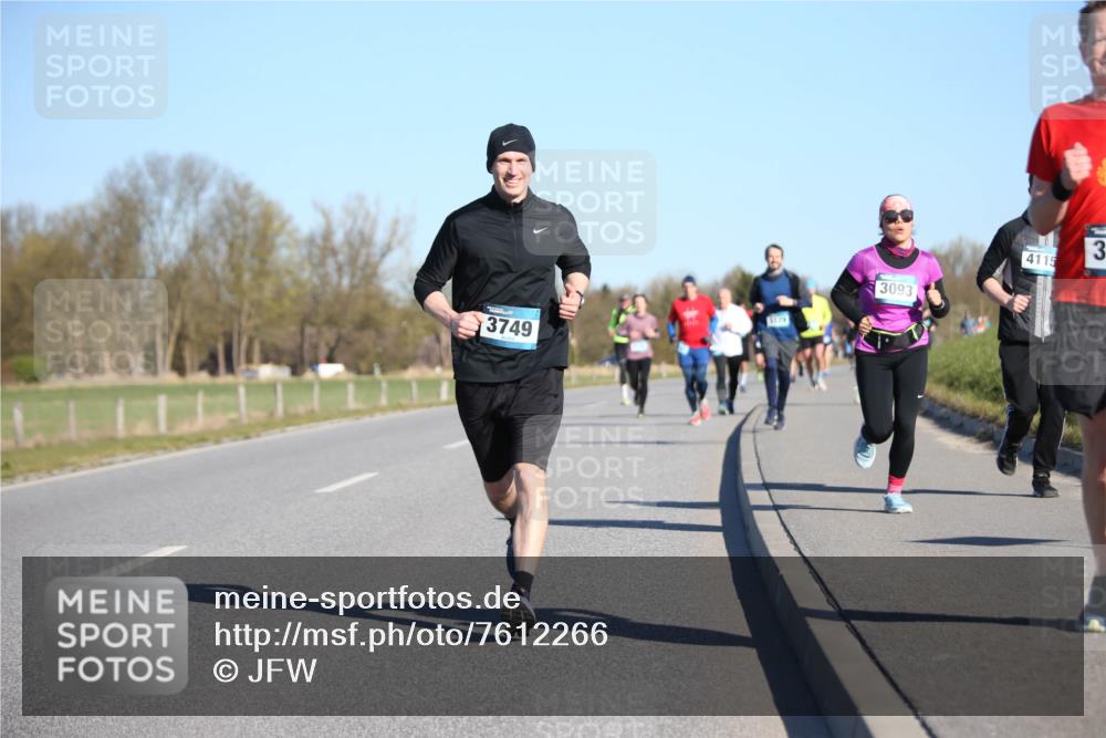 06.04.2025 - 44. Internationalen Wilhelmsburger Insellauf Jannik Wohlers http://msf.ph/oto/7612266 06.04.2025 09:28:22 Laufen 3749, 5179, 3093, 4115, 3 meine-sportfotos.de
