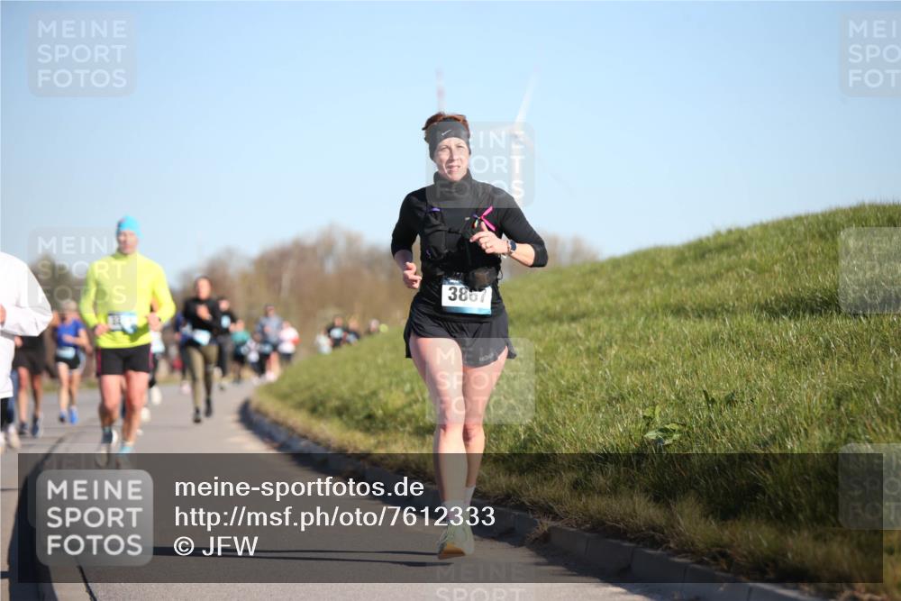 06.04.2025 - 44. Internationalen Wilhelmsburger Insellauf Jannik Wohlers http://msf.ph/oto/7612333 06.04.2025 09:28:29 Laufen 3867 meine-sportfotos.de