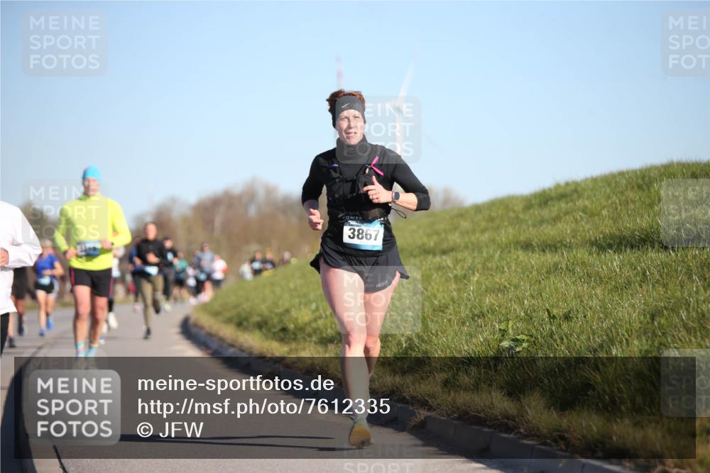 06.04.2025 - 44. Internationalen Wilhelmsburger Insellauf Jannik Wohlers http://msf.ph/oto/7612335 06.04.2025 09:28:30 Laufen 3867 meine-sportfotos.de