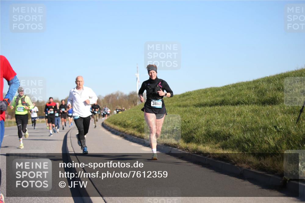 06.04.2025 - 44. Internationalen Wilhelmsburger Insellauf Jannik Wohlers http://msf.ph/oto/7612359 06.04.2025 09:28:30 Laufen 4455, 3867 meine-sportfotos.de