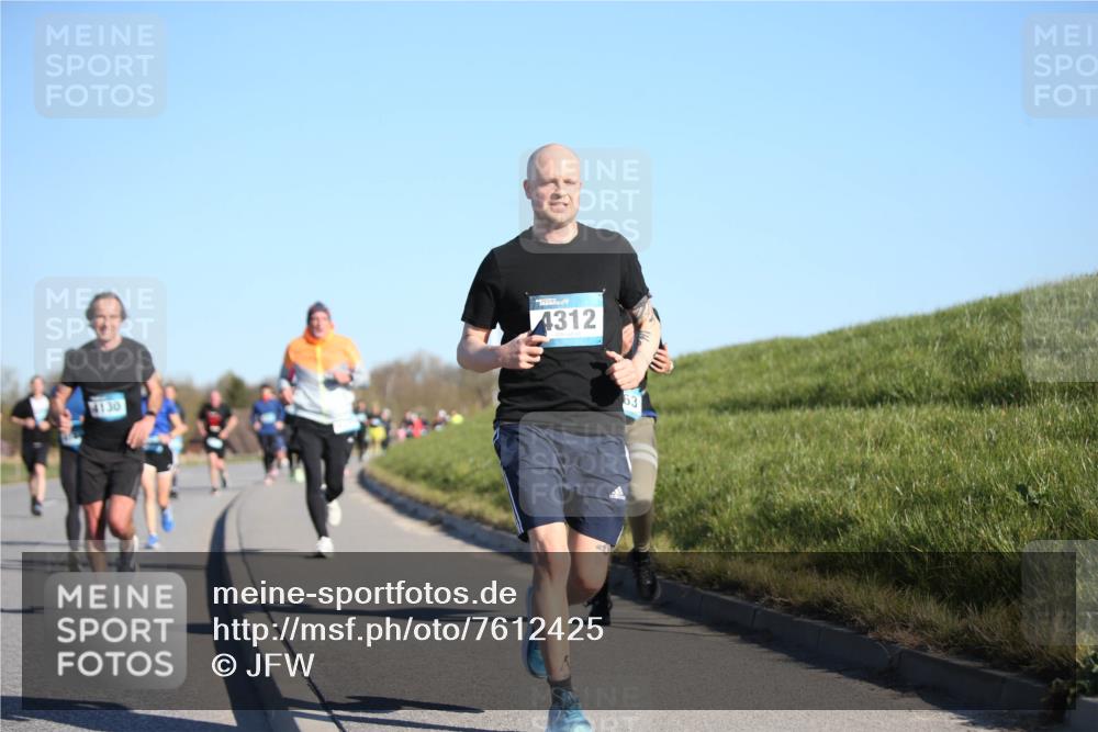 06.04.2025 - 44. Internationalen Wilhelmsburger Insellauf Jannik Wohlers http://msf.ph/oto/7612425 06.04.2025 09:28:38 Laufen 4312, 63 meine-sportfotos.de