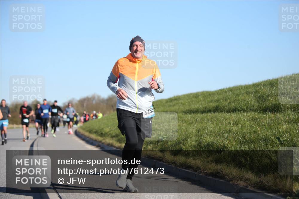 06.04.2025 - 44. Internationalen Wilhelmsburger Insellauf Jannik Wohlers http://msf.ph/oto/7612473 06.04.2025 09:28:41 Laufen 3255 meine-sportfotos.de