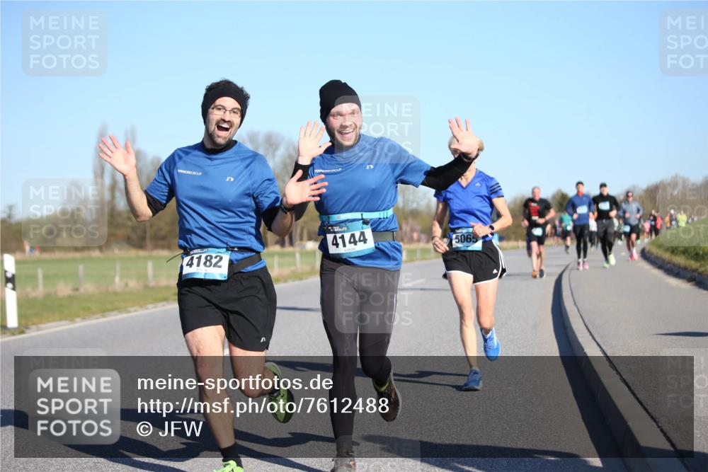 06.04.2025 - 44. Internationalen Wilhelmsburger Insellauf Jannik Wohlers http://msf.ph/oto/7612488 06.04.2025 09:28:42 Laufen 4182, 4144, 5065 meine-sportfotos.de
