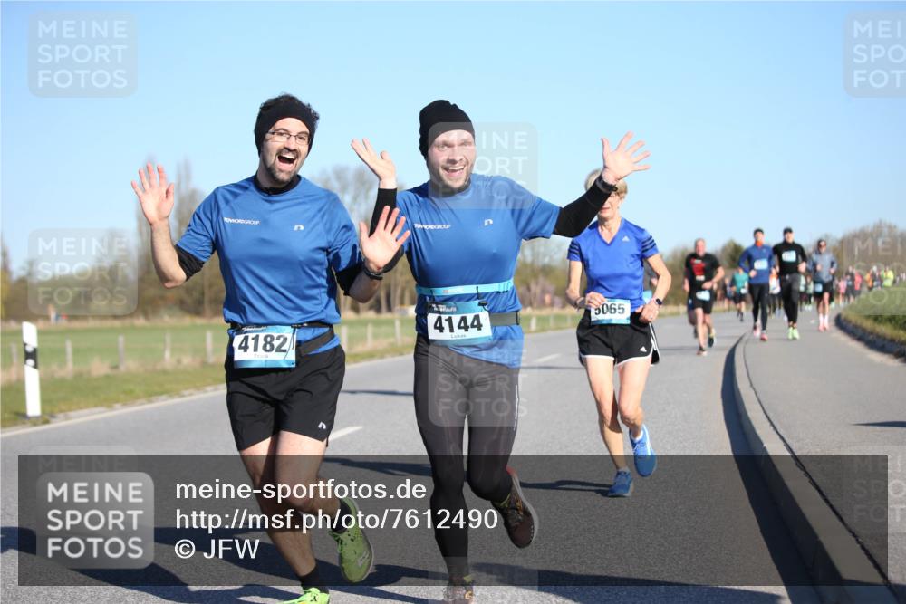 06.04.2025 - 44. Internationalen Wilhelmsburger Insellauf Jannik Wohlers http://msf.ph/oto/7612490 06.04.2025 09:28:43 Laufen 4182, 4144, 5065 meine-sportfotos.de