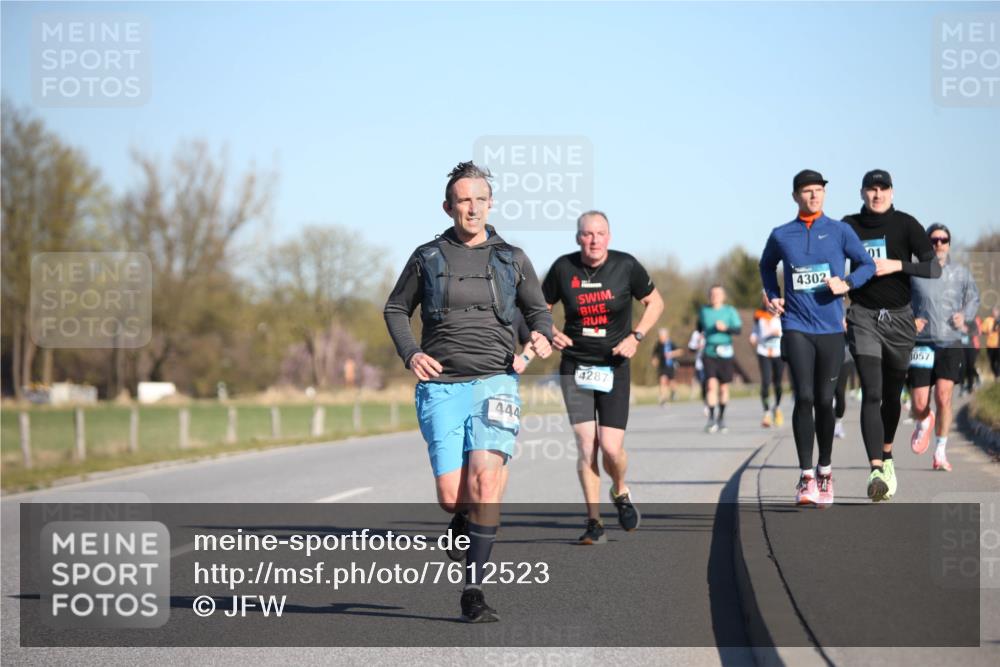 06.04.2025 - 44. Internationalen Wilhelmsburger Insellauf Jannik Wohlers http://msf.ph/oto/7612523 06.04.2025 09:28:45 Laufen 444, 4302, 4287, 01, 3057 meine-sportfotos.de
