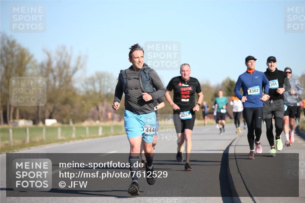 06.04.2025 - 44. Internationalen Wilhelmsburger Insellauf Jannik Wohlers http://msf.ph/oto/7612529 06.04.2025 09:28:46 Laufen 4446, 301, 4302, 4287 meine-sportfotos.de