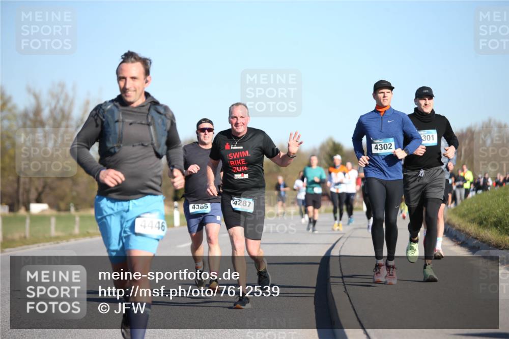 06.04.2025 - 44. Internationalen Wilhelmsburger Insellauf Jannik Wohlers http://msf.ph/oto/7612539 06.04.2025 09:28:47 Laufen 4446, 4287, 4365, 301, 4302 meine-sportfotos.de