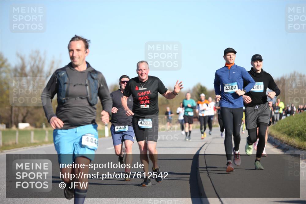 06.04.2025 - 44. Internationalen Wilhelmsburger Insellauf Jannik Wohlers http://msf.ph/oto/7612542 06.04.2025 09:28:47 Laufen 444, 4302, 301, 4287, 4365 meine-sportfotos.de