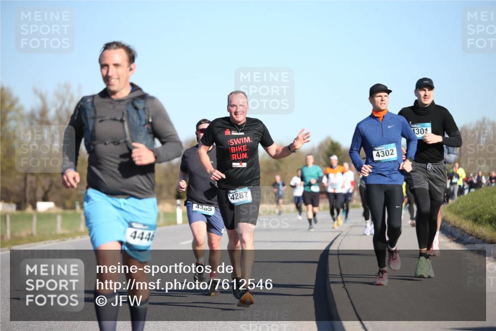 06.04.2025 - 44. Internationalen Wilhelmsburger Insellauf Jannik Wohlers http://msf.ph/oto/7612546 06.04.2025 09:28:47 Laufen 4446, 4365, 4287, 4302, 130 meine-sportfotos.de