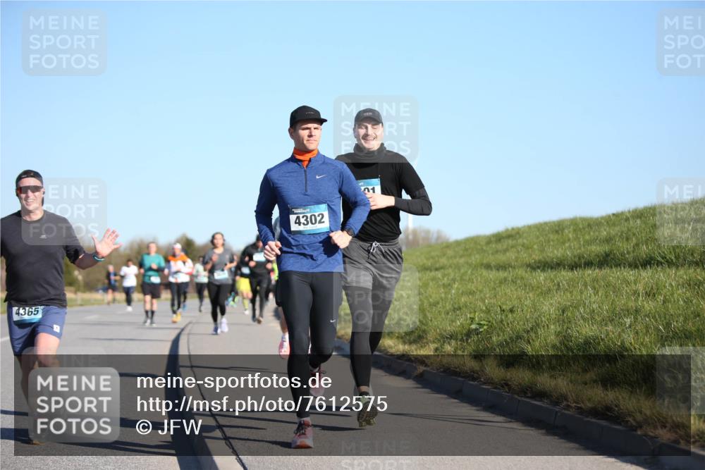 06.04.2025 - 44. Internationalen Wilhelmsburger Insellauf Jannik Wohlers http://msf.ph/oto/7612575 06.04.2025 09:28:50 Laufen 4365, 4302, 01 meine-sportfotos.de