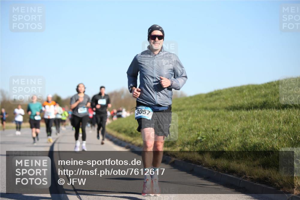 06.04.2025 - 44. Internationalen Wilhelmsburger Insellauf Jannik Wohlers http://msf.ph/oto/7612617 06.04.2025 09:28:52 Laufen 3057 meine-sportfotos.de